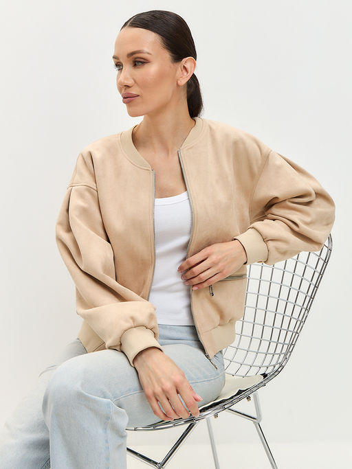 Бомбер из замши бежевый