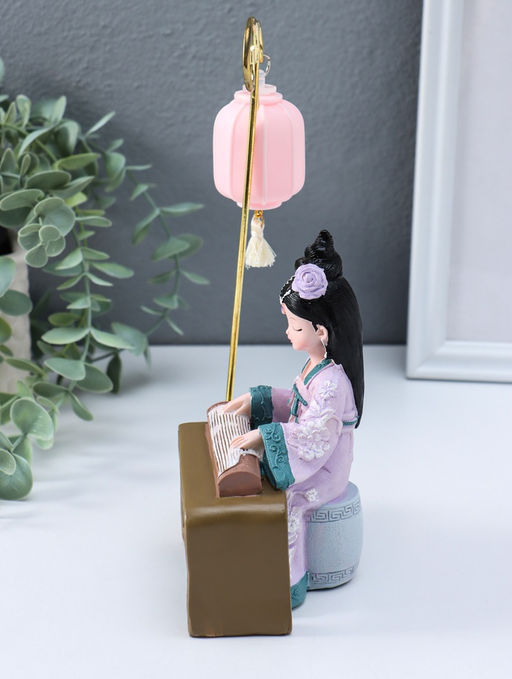 Фигурка светящаяся «Девочка в кимоно играет на музыкальном инструменте», полистоун, 3×AG3, 6.5×11.5×21 см