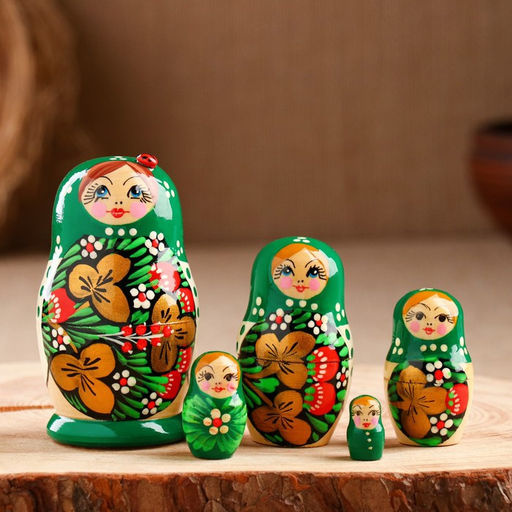 Матрёшка дерево «Божья коровка», зелёное платье, 5 кукольная, 10-12 см