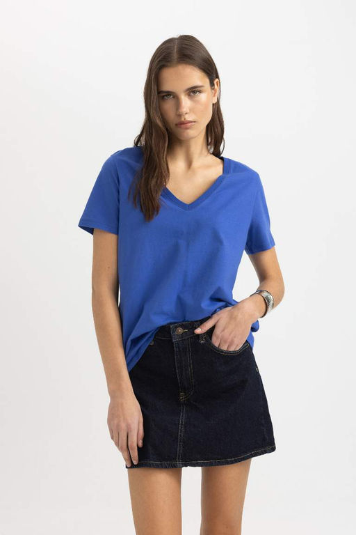 Базовая футболка из чесаного хлопка с короткими рукавами и V-образным вырезом стандартного кроя - Defacto фото 4