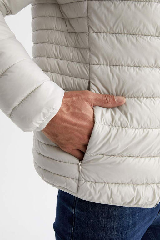 Водоотталкивающая куртка-пуховик с капюшоном и термоизоляцией Slim Fit - Defacto фото 5