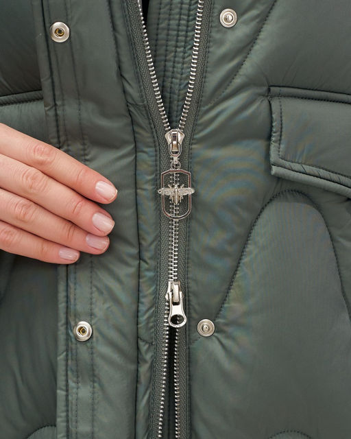 Куртка зимняя женская с капюшоном модная цвета хаки 7653Kh - Visdeer фото 15