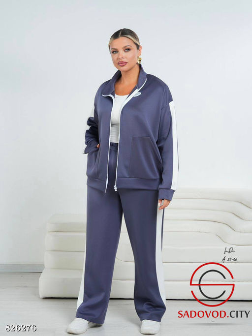 Спортивный женский костюм