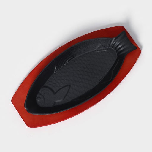 Сковорода чугунная на деревянной подставке «Рыбка», 30×13×3 см, цвет чёрный