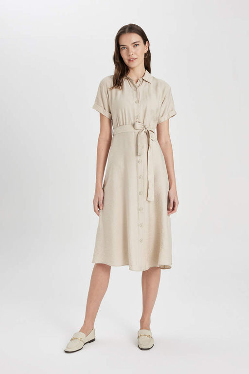 Льняное платье-миди с рубашечным воротником и поясом с короткими рукавами - Defacto фото 3