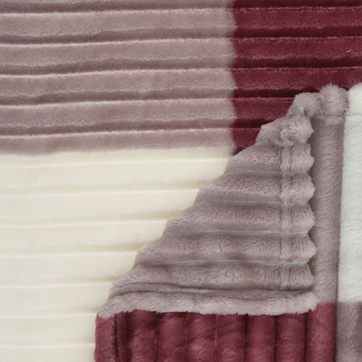 Подстилка-плед для животных 50х70см Ежевика, велсофт Orrizonte Print набивной, тиснение полоса, полиэстер 100%, плотность 270г/м2, упаковка пакет ПП 35х45см, т.м. Pet toys (Россия) - Домашняя мода фото 3