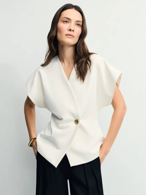 Приталенный жилет с декоративной пуговицей / Zarina