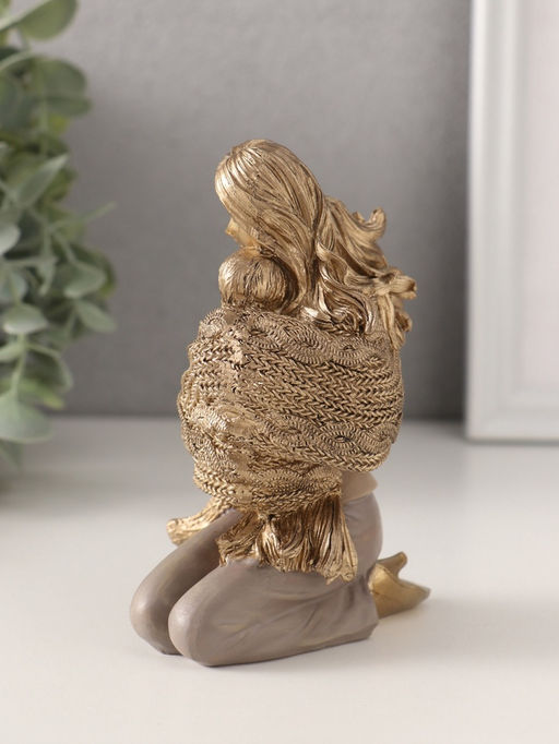Фигурка полистоун «Мама с малышом, укутанные в шарф», 8.5×6.5×12 см