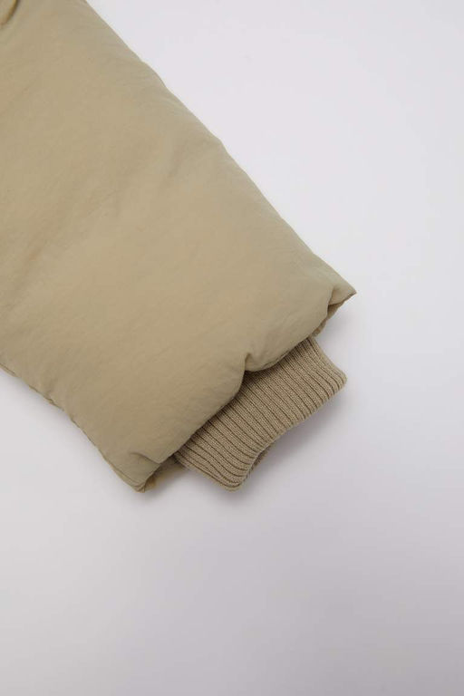 Водоотталкивающее пальто с капюшоном и мягкой пушистой изнанкой для маленьких девочек - Defacto фото 3