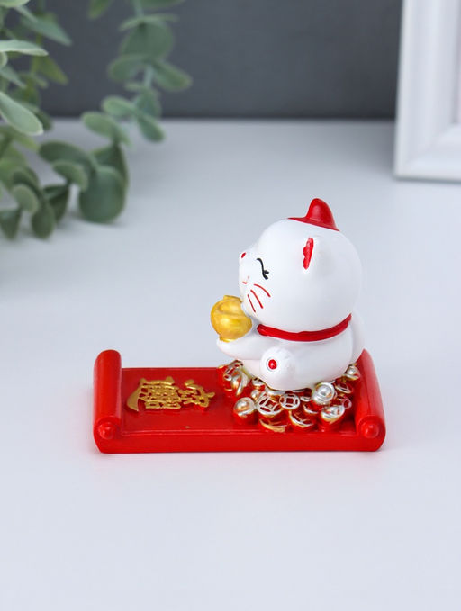 Фигурка - подставка для телефона «Манэки-нэко с золотым слитком», 5.8×8.5×6.5 см