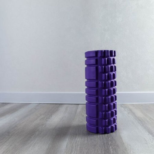 Ролик массажный. Массажер спортивный. Валик для фитнеса и йоги. Валик для пилатеса. Ролик спортивный. Шашки. 33х14 см, фиолетовый / CY33x14CH-L /уп 10 - Галеонтрейд фото 3