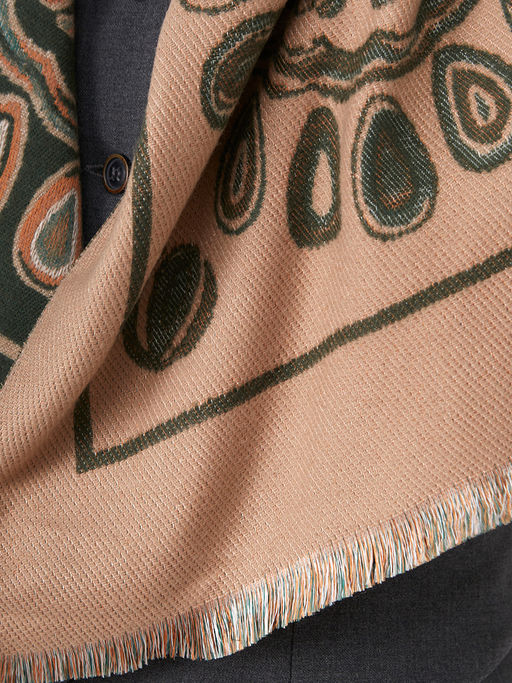 В составе ШЕРСТЬ и КАШЕМИР Большой, мягкий, теплый однотонный двусторонний палантин.