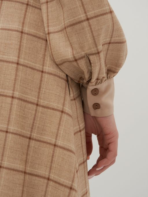 Платье с контрастным воротником и поясом