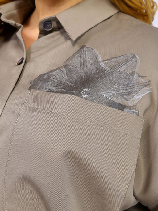 Платье-рубашка бежевого цвета в деловом стиле