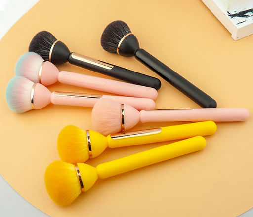 Кисть для макияжа LOTUS MAKEUP BRUSH для нанесения основы ,пудры, румын , хайлайтера, желтая - Aopen фото 3