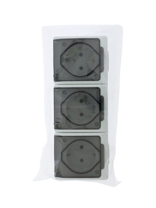 Розетка трёхместная, 16 А, накладная, заземление, IP44, уличная, белая