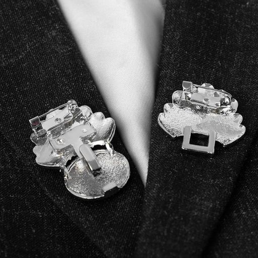 Зажим для кардигана «Перья», белый в серебре