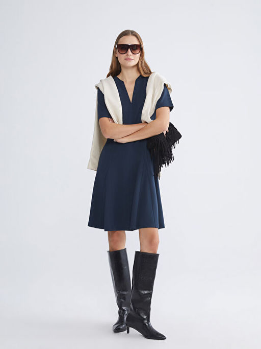 V Yaka Belden Oturtmal? Elbise