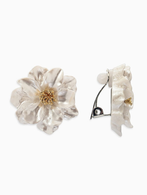 Серьги клипсы для ушей QF «Цветочки», белая в золоте