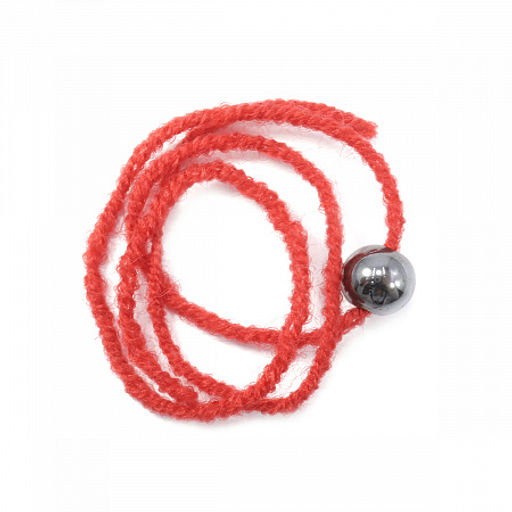 Браслет красная шерстяная нить с камнем Гематит - Сандаловый дом фото 2