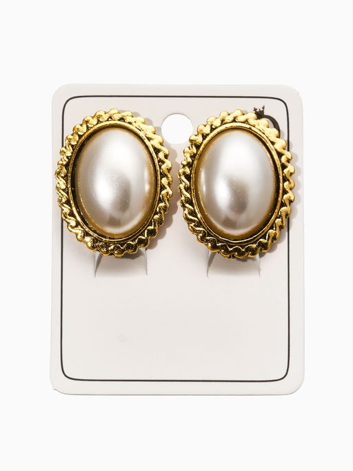 Цена за 2 шт. Клипсы «Жемчужный овал», белая в чернёном золоте