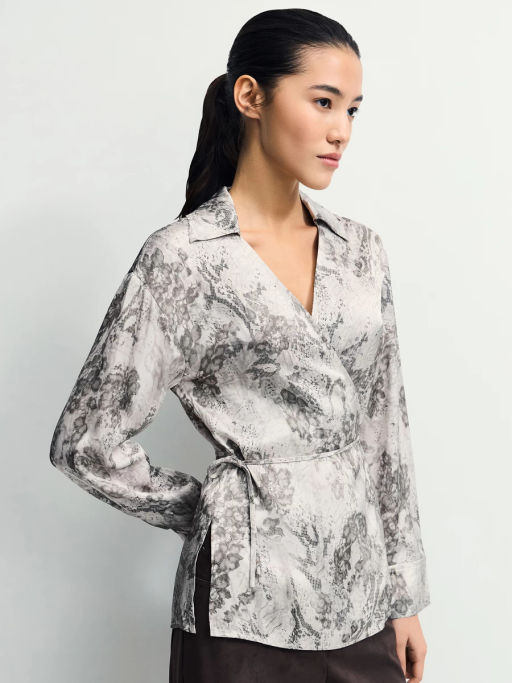 Приталенная блуза из вискозы / Zarina