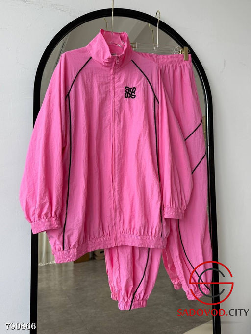 Женский спортивный костюм