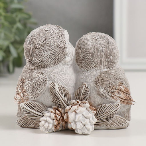 Фигурка полистоун «Нежные совушки с букетом шишек», 11.5×9.5×9 см