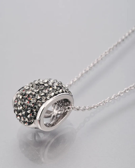 Glamstory. Кулон стильного дизайна с серыми кристаллами