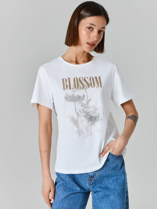 Футболка женская белая с принтом и надписью прямого кроя - Mark formelle фото 2