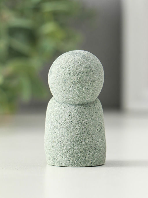 Сувенир песчаник "Буддийский монах с чётками - священные писания" 3х3х5,5 см