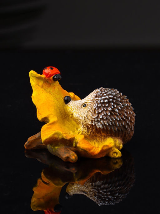 Фигурка полистоун «Ёжик с божьей коровкой», 3.7×6×6.5 см