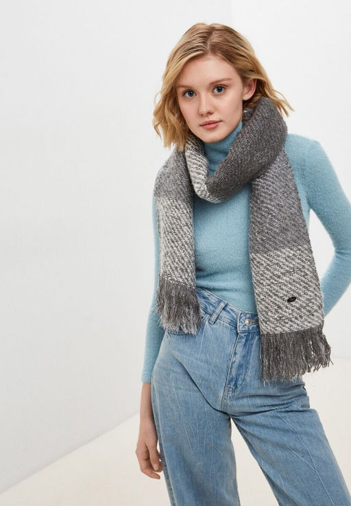 Палантин классической расцветки с бахромой