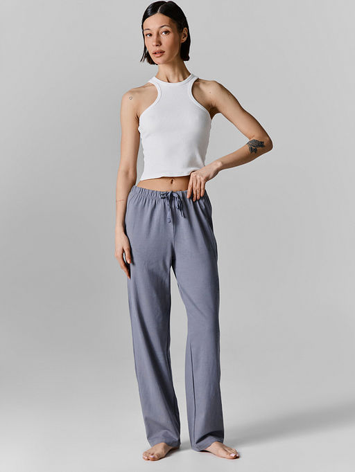 Брюки домашние женские с цветочным принтом.