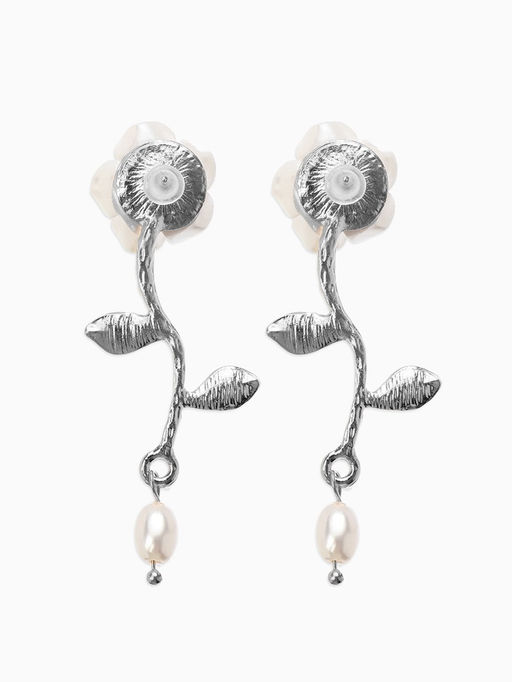 Серьги «Цветок розы», белые в серебре