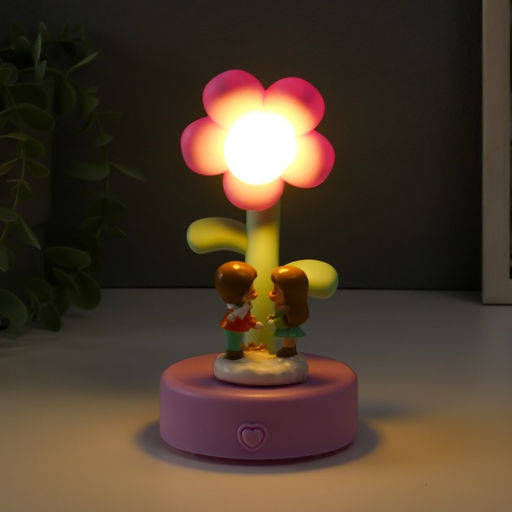 Фигурка светящаяся Малыши под цветочком, 8?8?15 см, МИКС