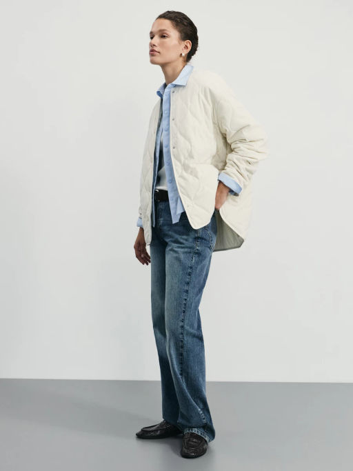 Стеганая куртка-бомбер из фактурной ткани / Zarina фото 10