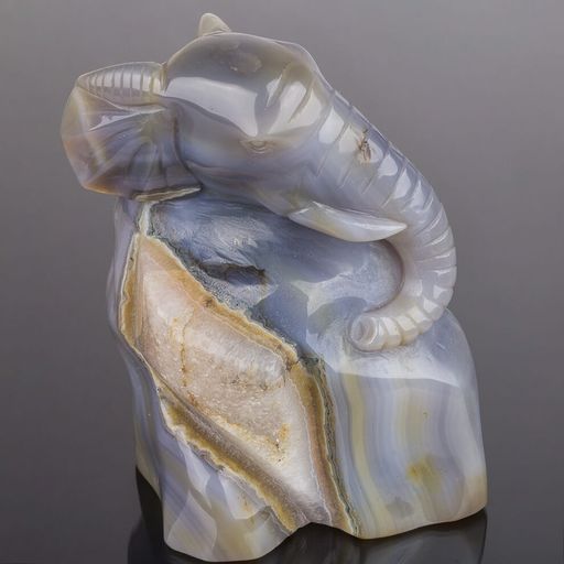 Слон резной из камня Агат серый с жеодой