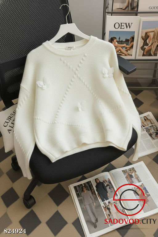 Свитер женский с бабочками