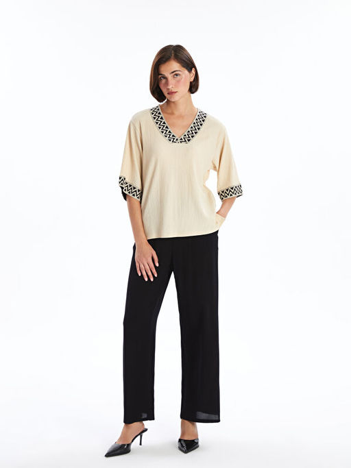 V Yaka Desenli Kad?n Bluz