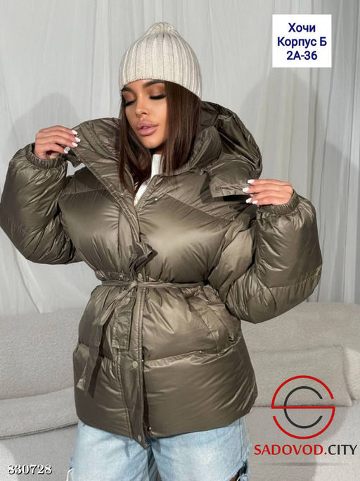 Демисезонная куртка с капюшоном и поясом