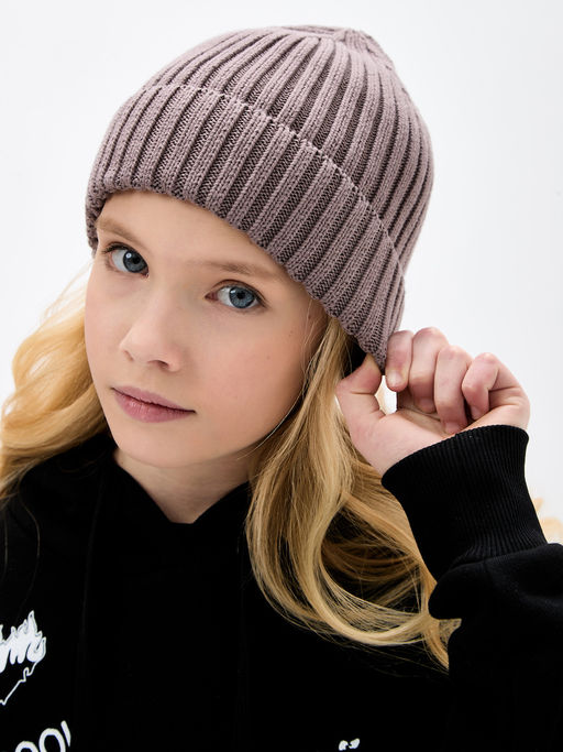 Кофейная вязаная шапка