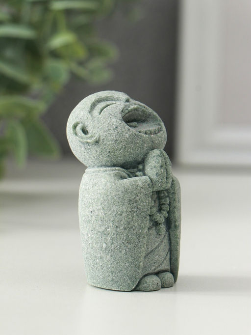 Подставка под благовония песчаник "Маленький монах Сян Дао" 3,5х3х5,5 см