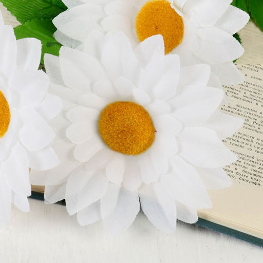 Цена за 10 шт. Цветы искусственные «Ромашки крупные» три бутона, 13×57 см, белые