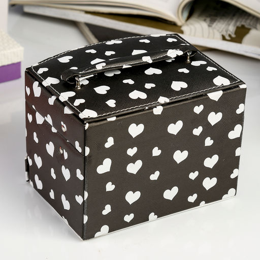 Шкатулка для украшений Сердечки на чёрном, кожзам, с замком и ключом, 11?16?13 см