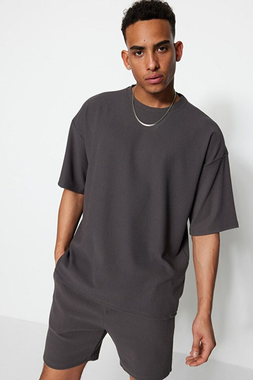 B_y_k Beden Basic Gri Oversize/Geni_ Kesim Dokulu K_r__maz Ottoman T-Shirt TMNSS25BF00013 - Trendyolmilla фото 2