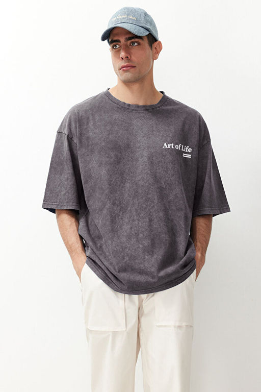 Antrasit Oversize/Geni_ Kesim Soluk Efektli Yaz_ Bask_l_ %100 Pamuklu T-Shirt TMNSS23TS00166 - Trendyolmilla фото 2