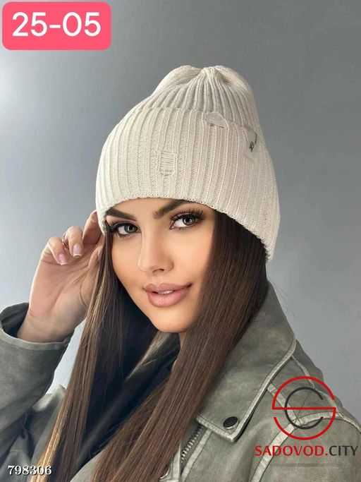 Шапка на осень однотонная