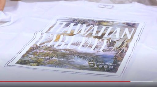 Белая тонкая футболка с круглым вырезом