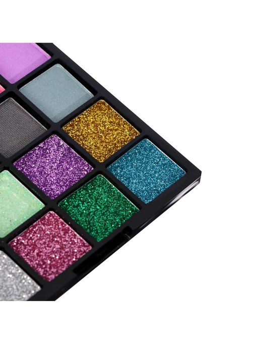 Набор косметики для девочки: тени, кисть, аппликатор